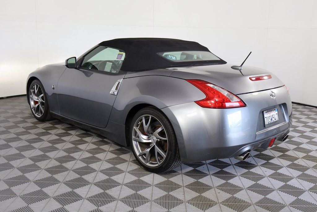 2013 Nissan 370Z Touring photo 4