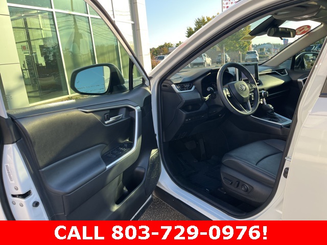 2023 Toyota RAV4 XLE Premium photo 3