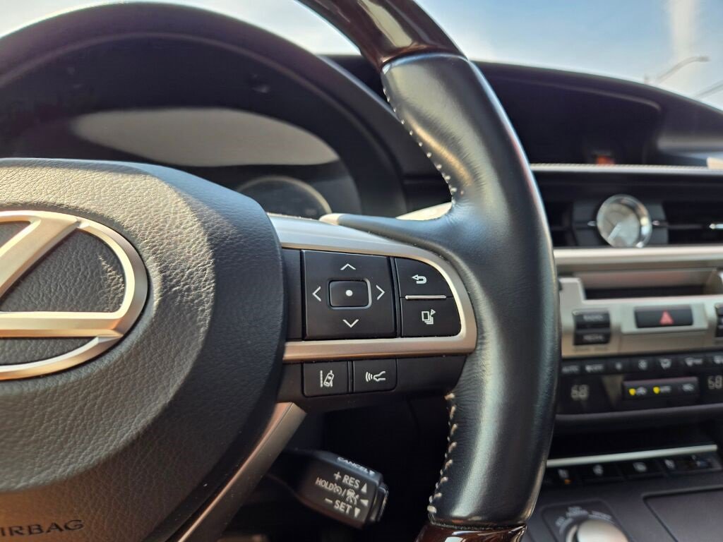 2016 Lexus ES 350 photo 33