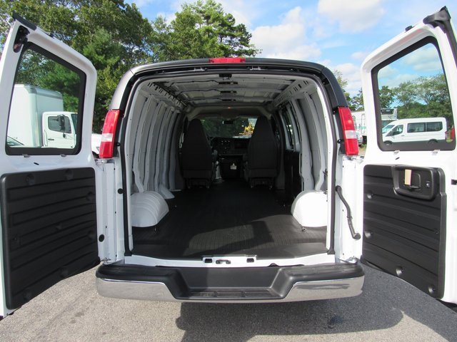 2025 Gmc Savana Cargo 2500 photo 16