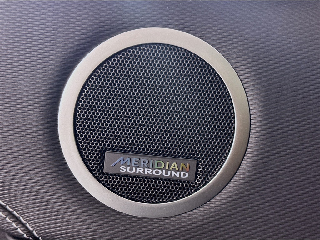 2025 Land Rover Discovery SE photo 17