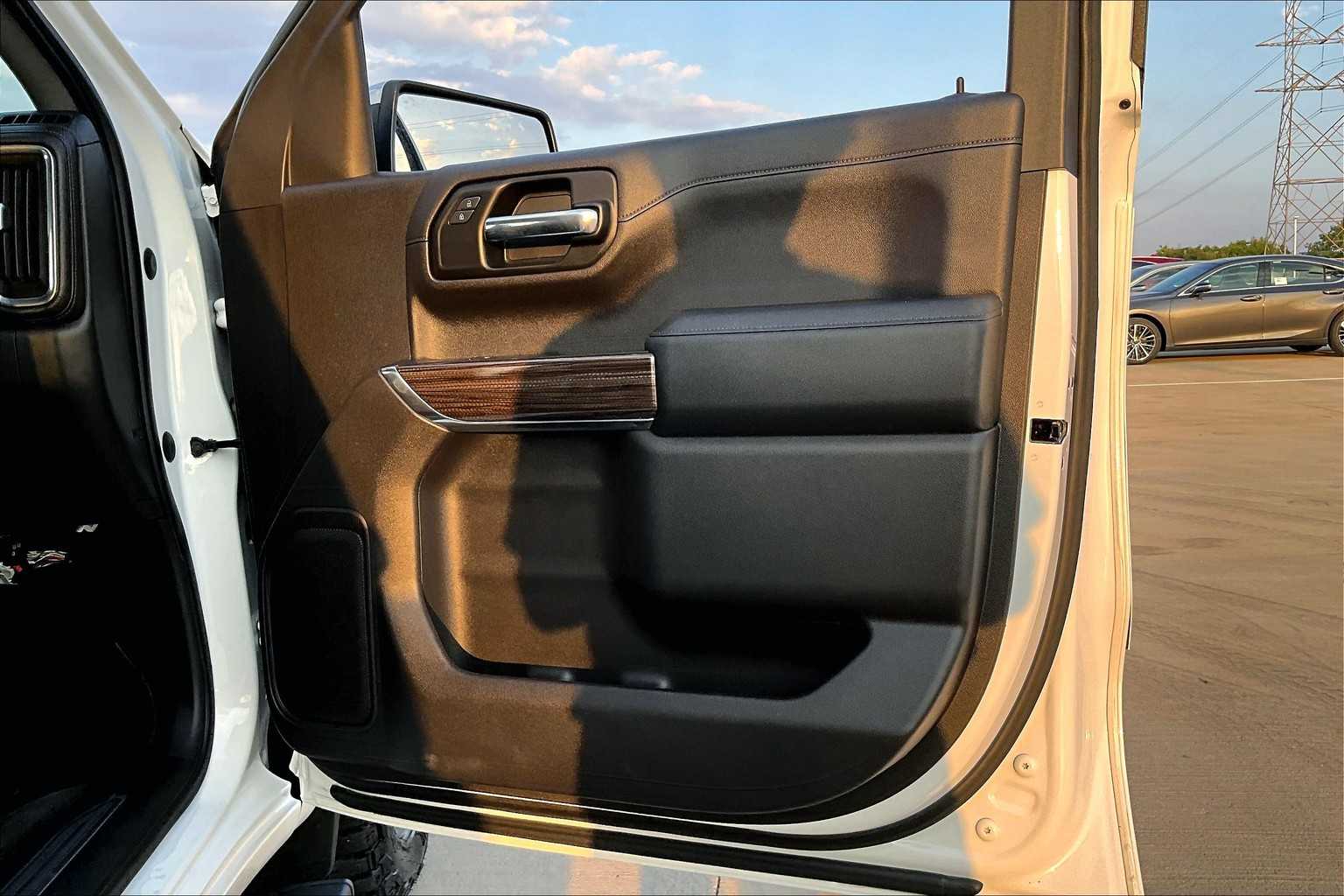 2020 Chevrolet Silverado 1500 LT photo 21