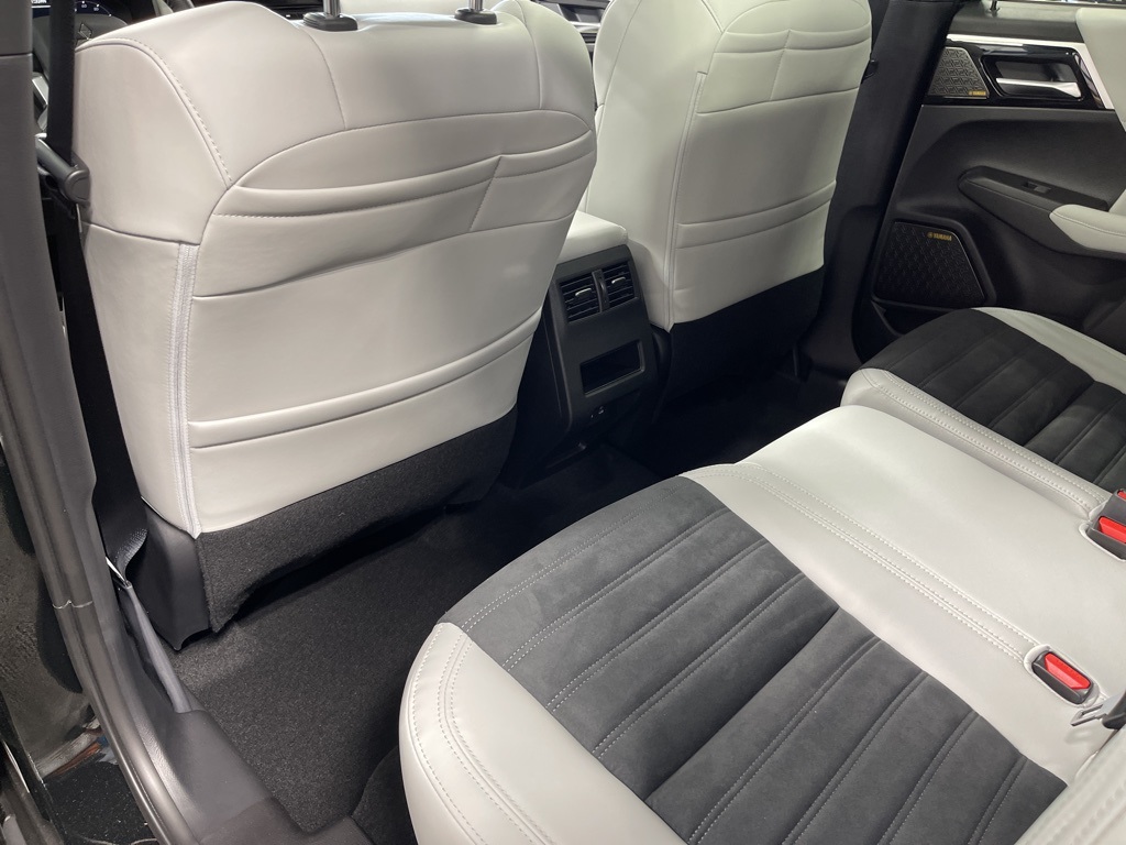 2025 Mitsubishi Outlander SE photo 20