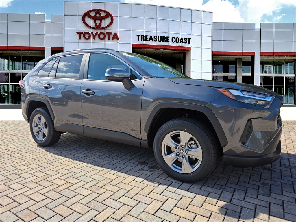 2025 Toyota RAV4 XLE's photo