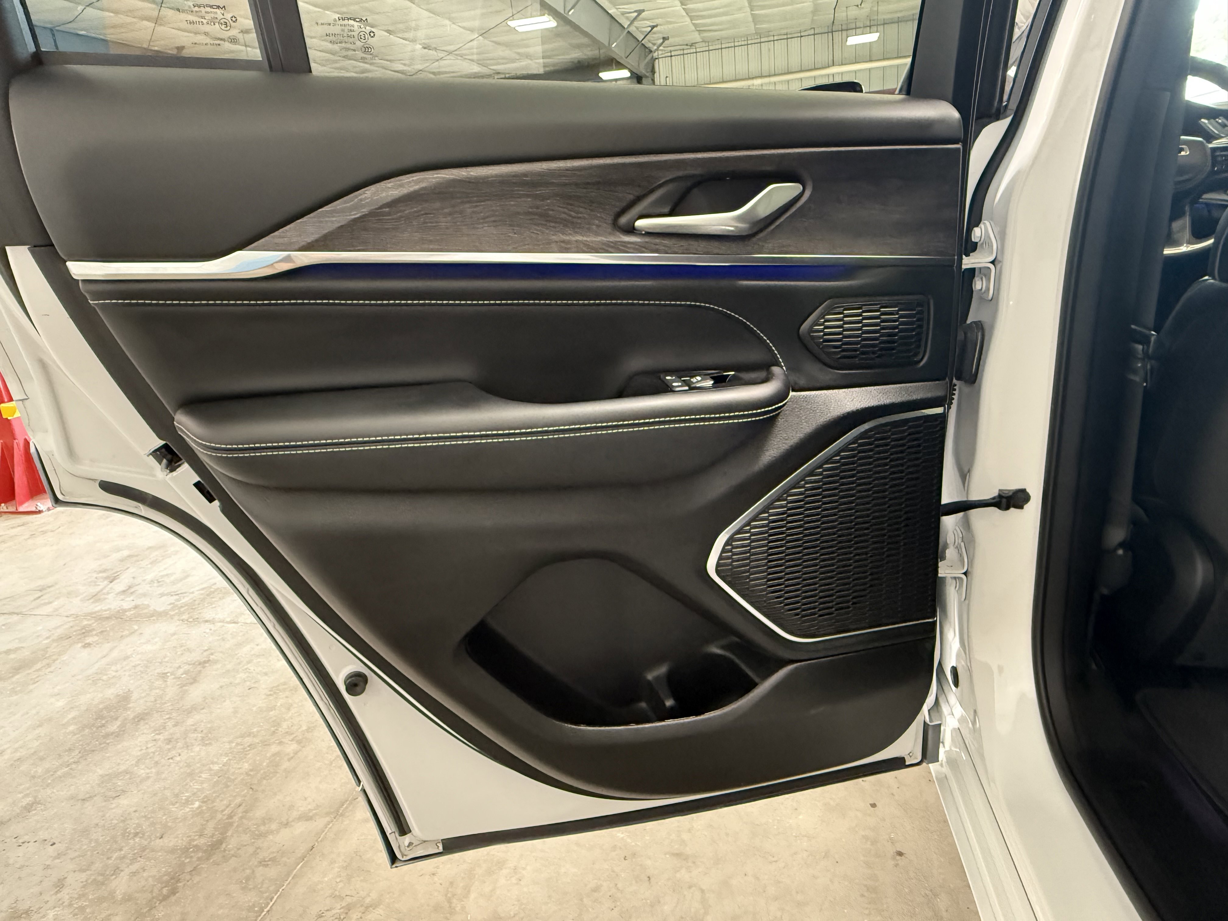 2023 Jeep Grand Cherokee Overland photo 17