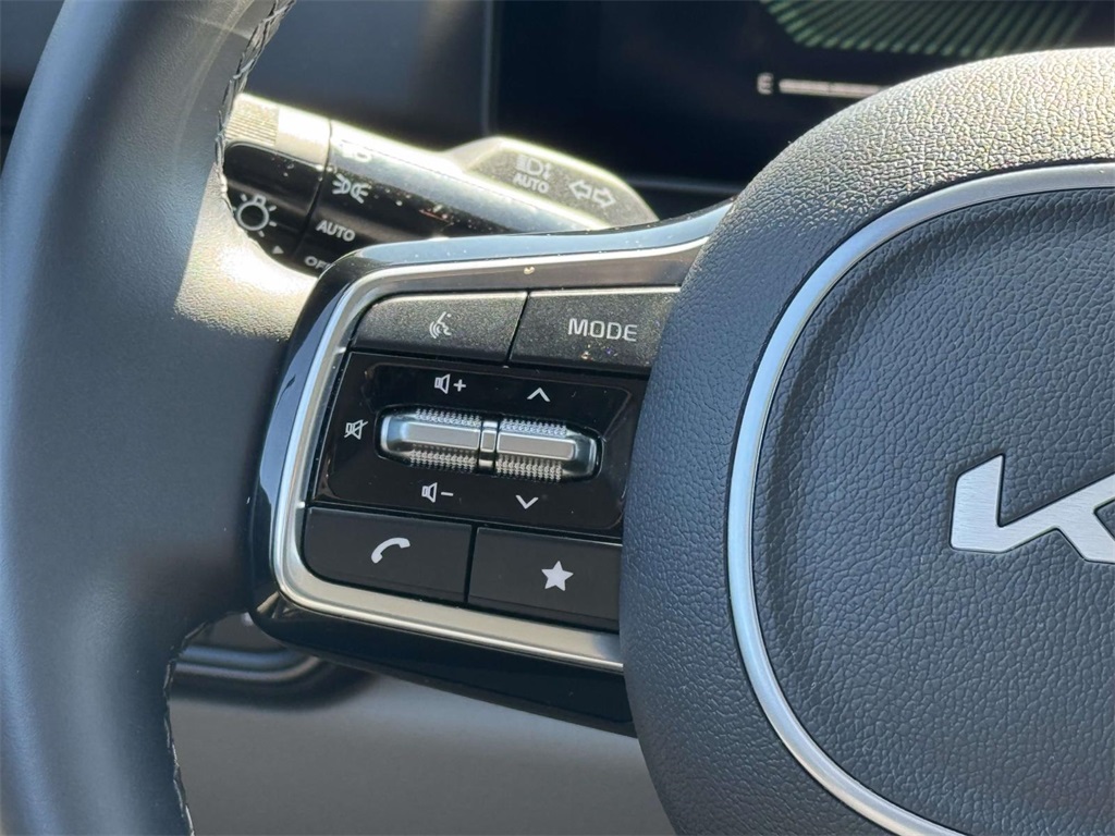 2025 Kia Carnival LXS photo 20
