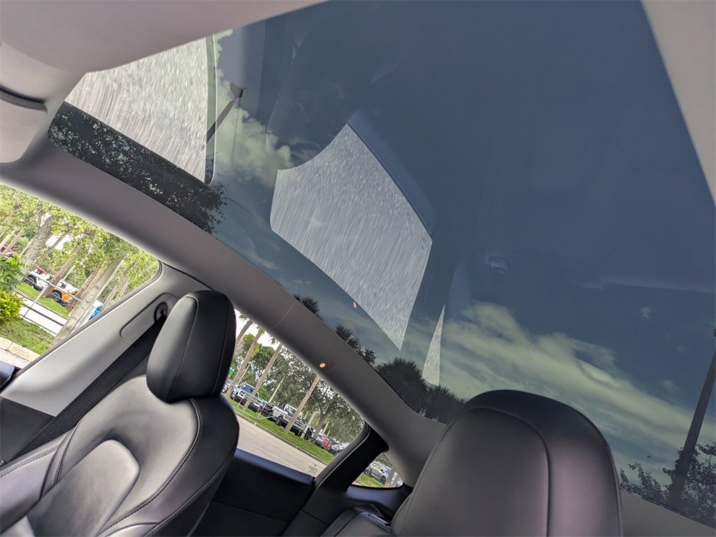2022 Tesla Model Y Long Range photo 12