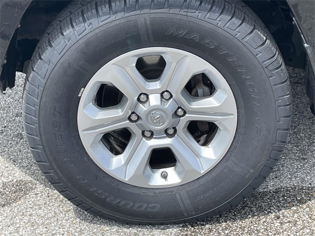 2018 Toyota 4Runner SR5 photo 9
