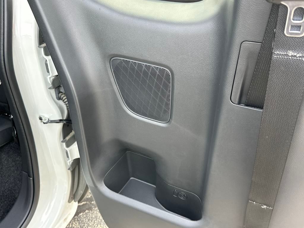 2025 Nissan Frontier SV photo 13