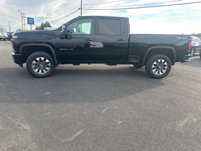 2023 Chevrolet Silverado 2500HD Custom photo 2