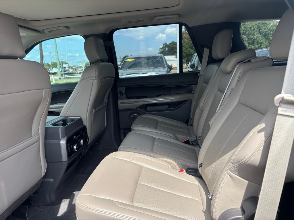 2019 Ford Expedition XLT photo 4