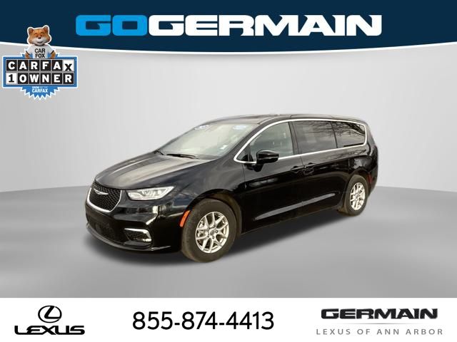 2025 Chrysler Pacifica Select's photo