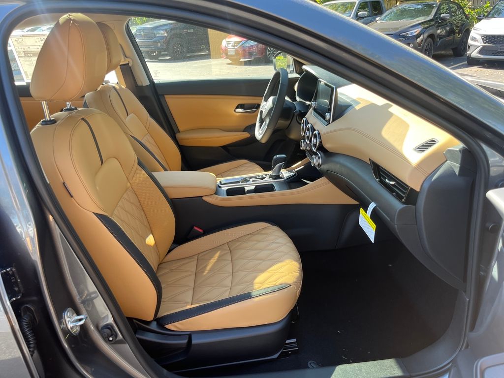 2025 Nissan Sentra SV photo 13