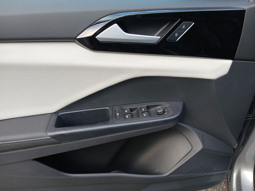 2025 Volkswagen Taos S photo 11