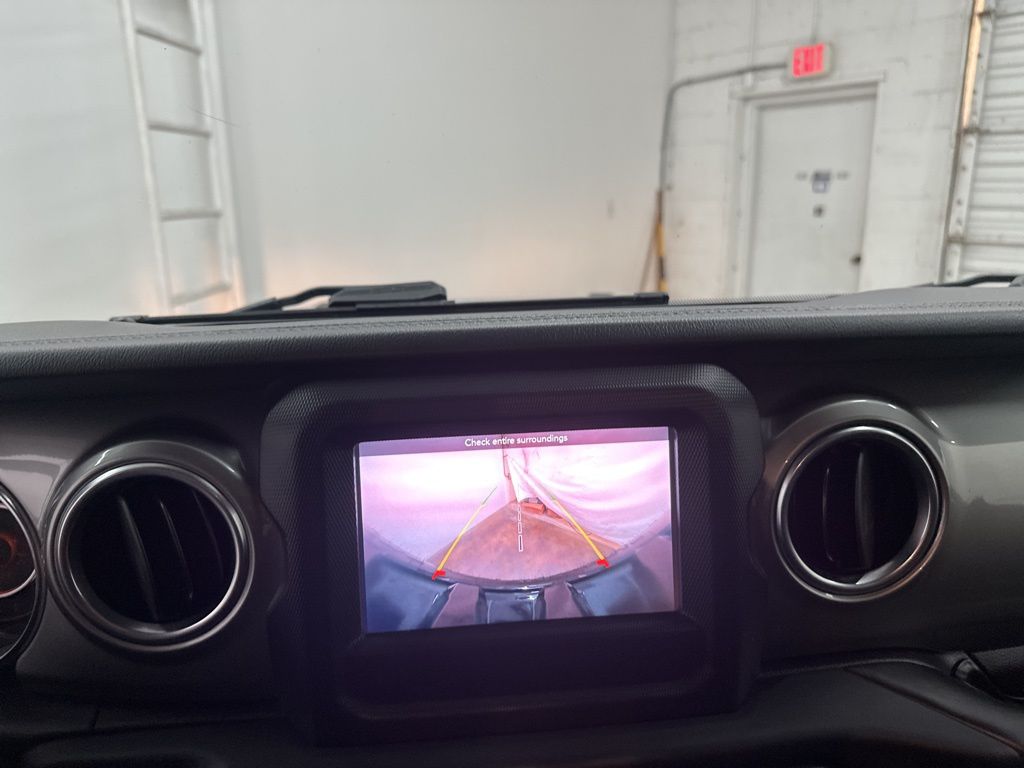 2020 Jeep Wrangler Unlimited Sahara photo 12