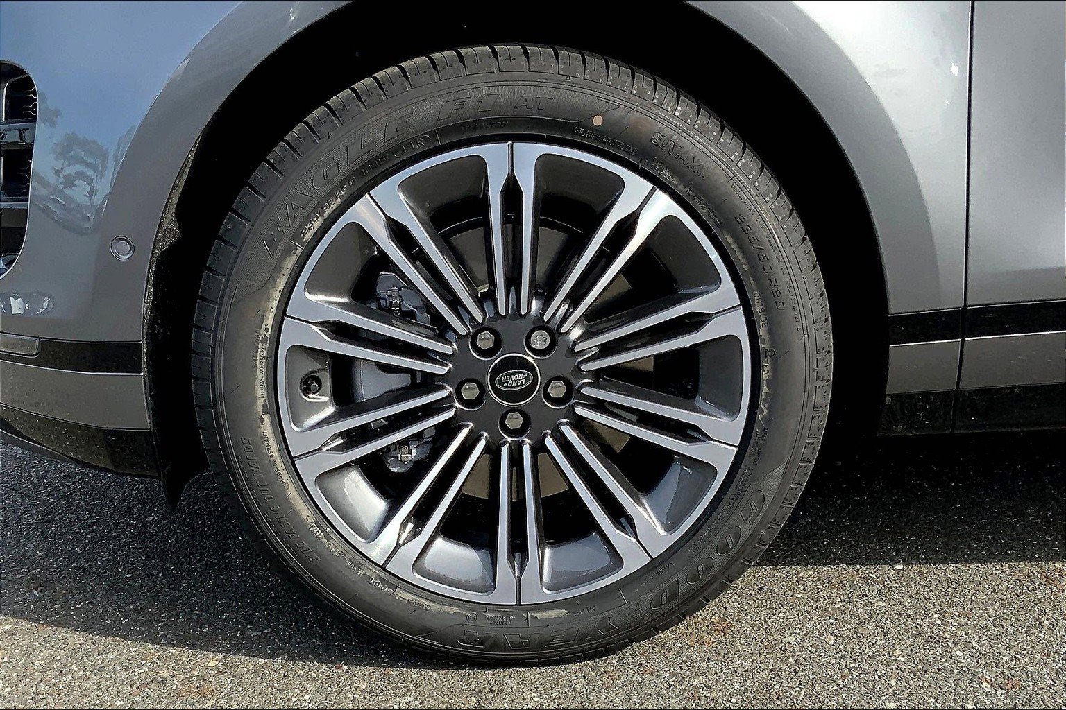 2026 Land Rover Range Rover Evoque Dynamic SE photo 11