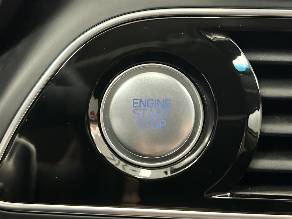 2022 Genesis G70 2.0T photo 15