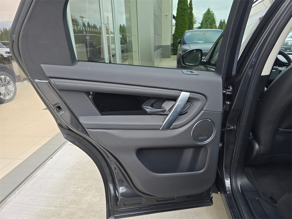 2025 Land Rover Discovery Sport S photo 22