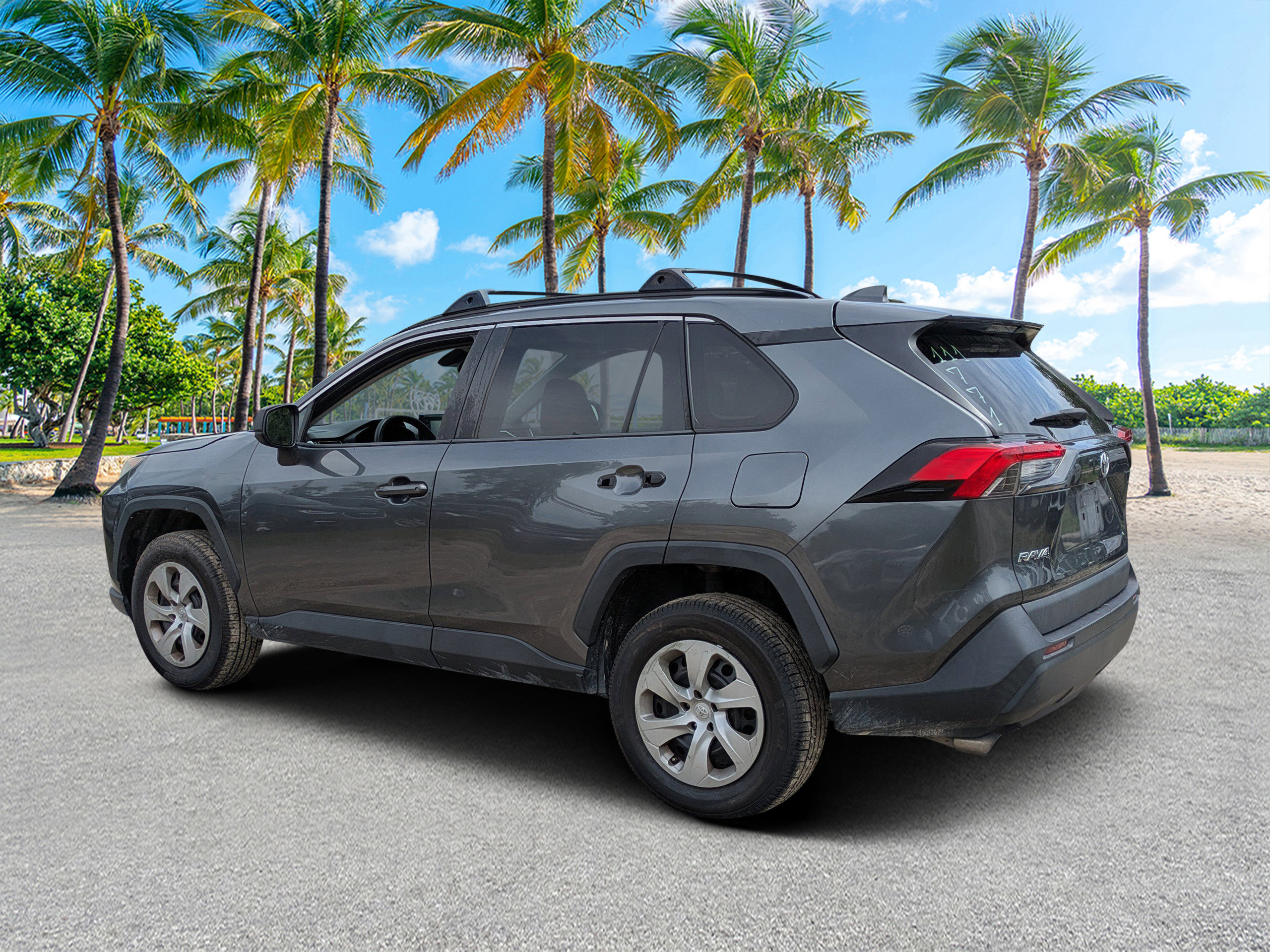 2021 Toyota RAV4 LE photo 4