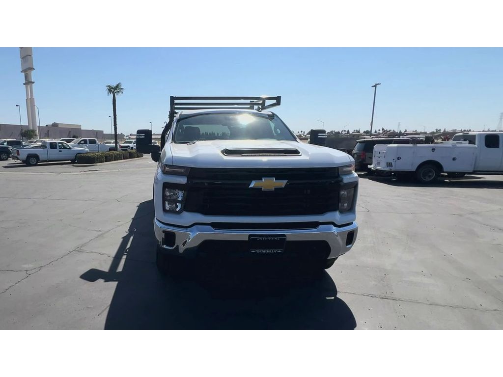 2025 Chevrolet Silverado 2500HD photo 3