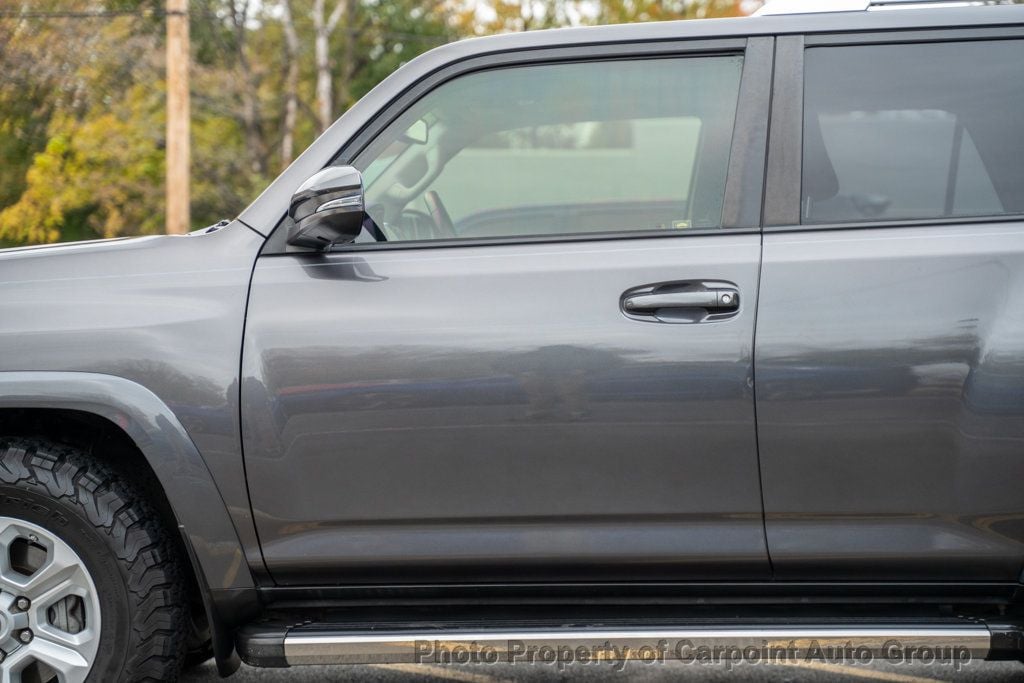 2015 Toyota 4Runner SR5 photo 2