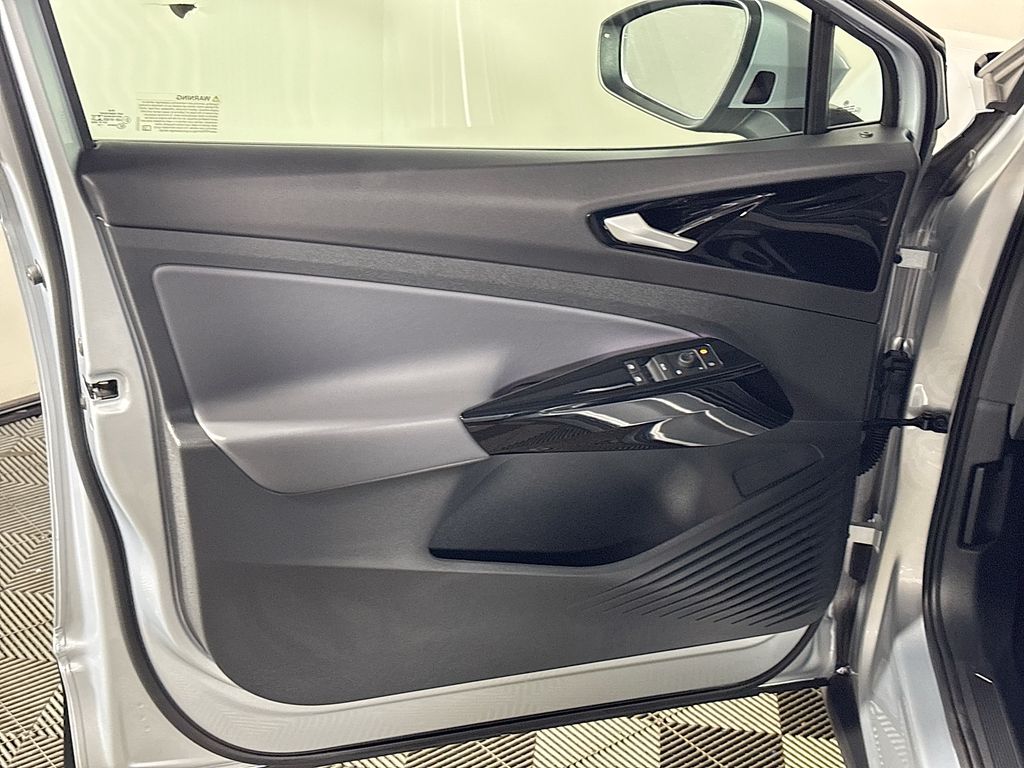 2022 Volkswagen ID.4 Pro photo 8