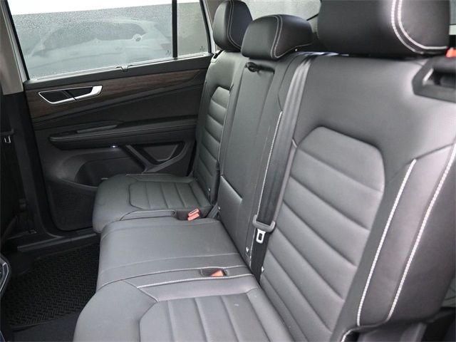 2025 Volkswagen Atlas SEL photo 10