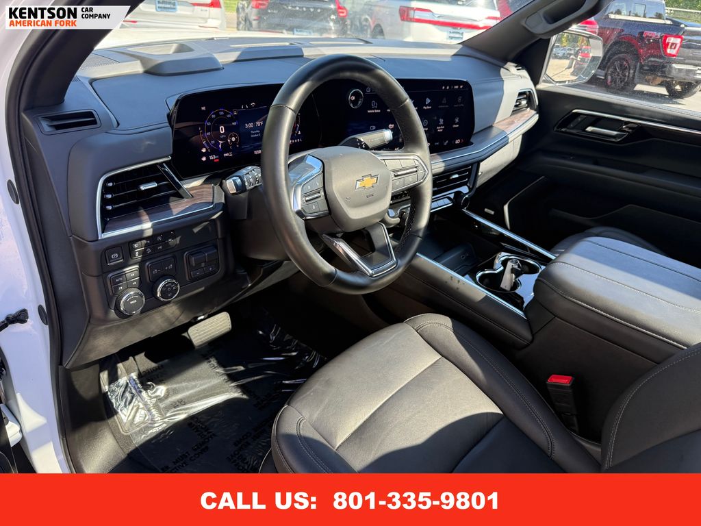 2025 Chevrolet Suburban LT photo 31