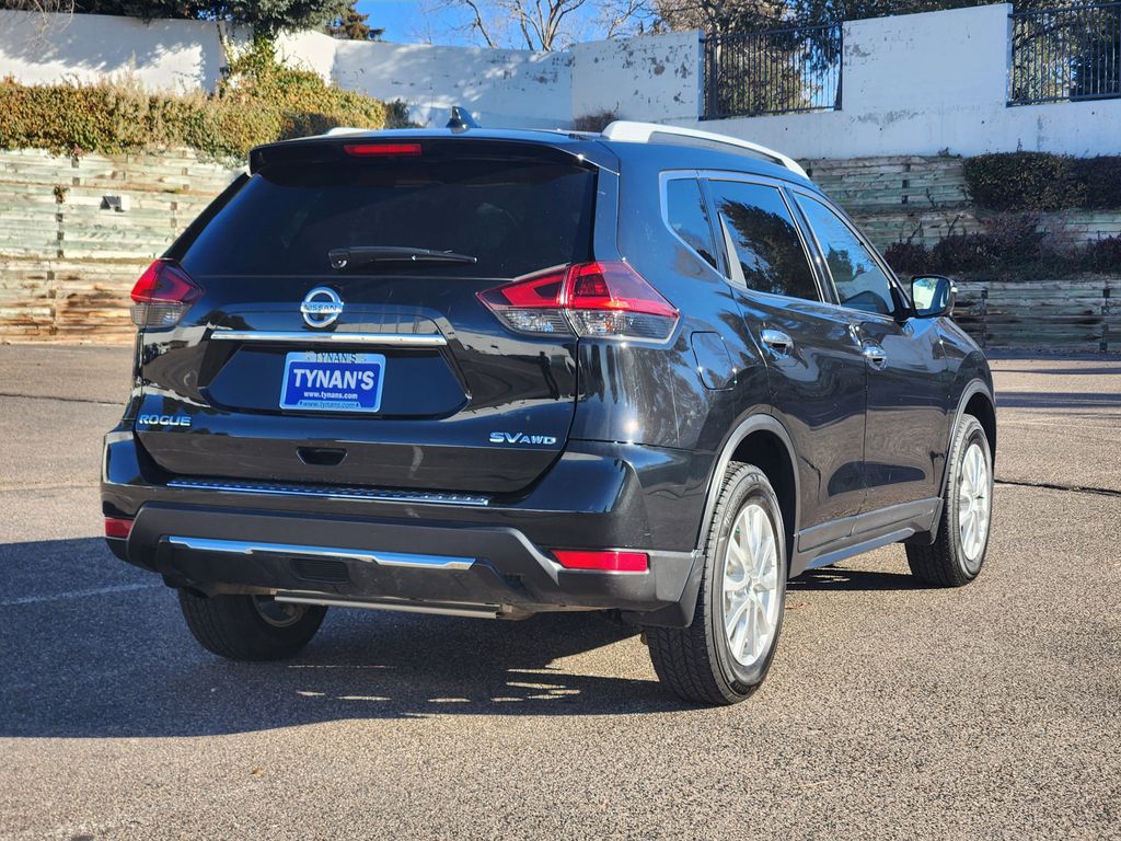 2018 Nissan Rogue SV photo 2
