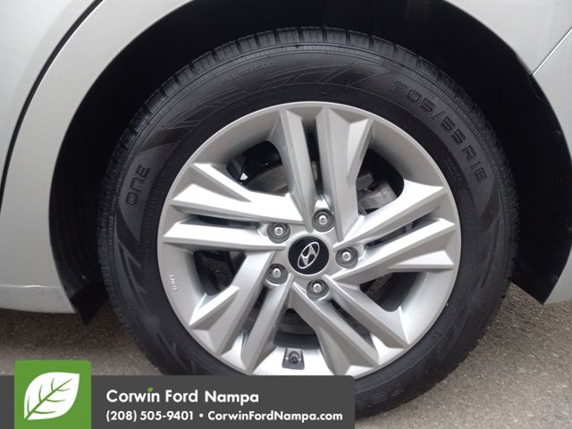 2020 Hyundai Elantra SEL photo 23