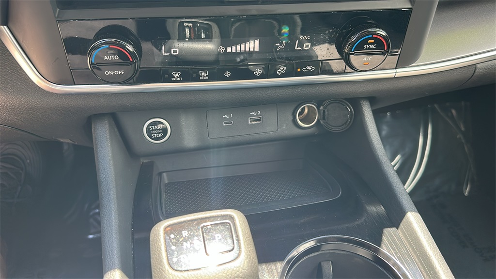 2023 Nissan Rogue SV photo 23