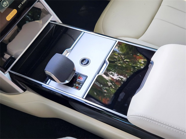 2025 Land Rover Range Rover SE photo 13