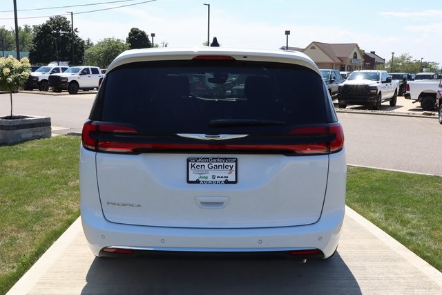 2025 Chrysler Pacifica photo 31