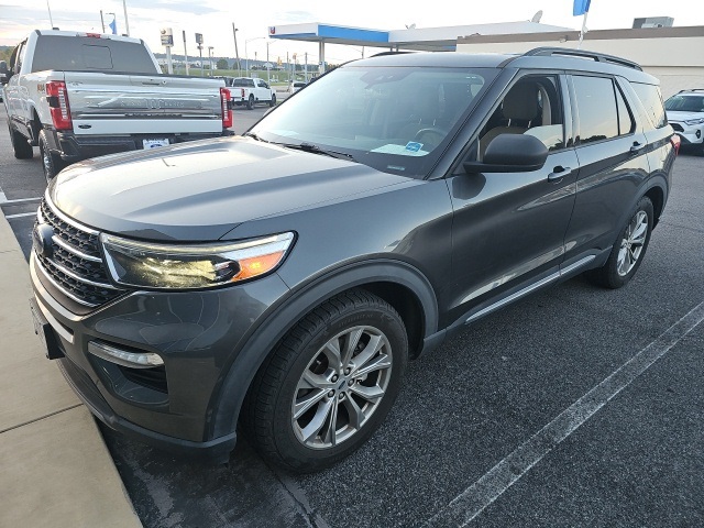 2020 Ford Explorer XLT photo 2