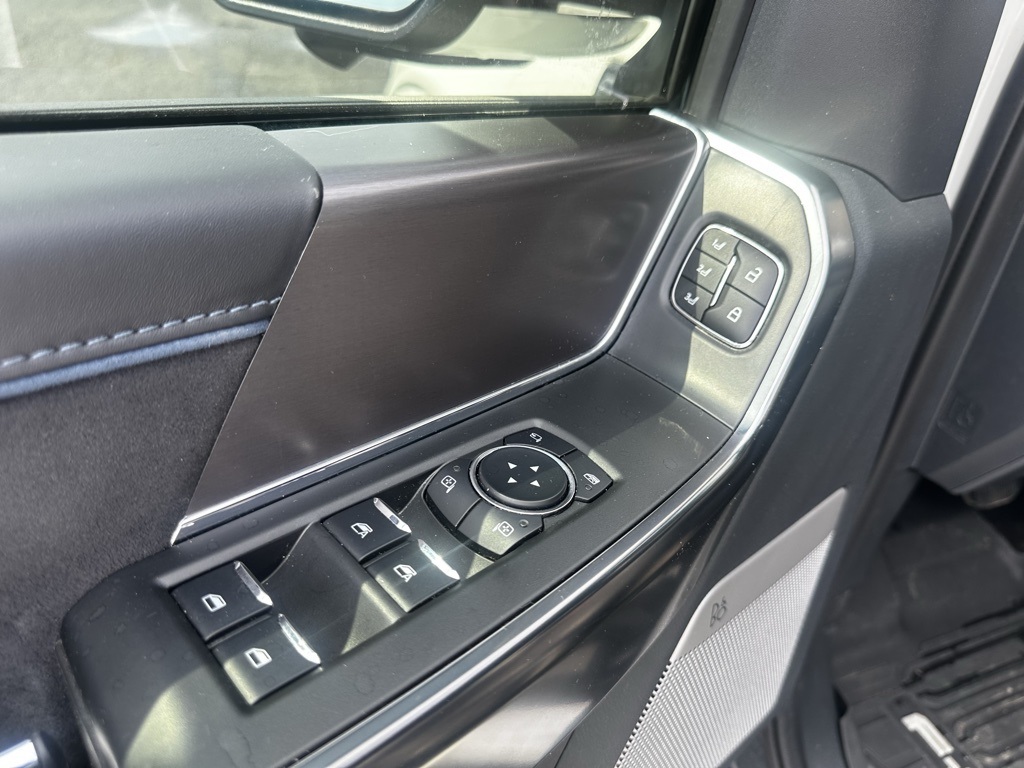 2024 Ford F-150 Platinum photo 4