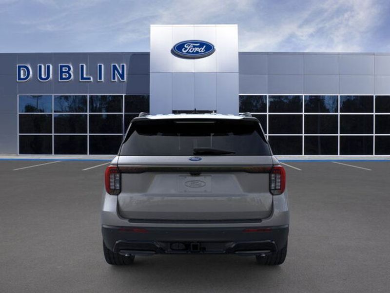 2026 Ford Explorer ST-Line photo 3