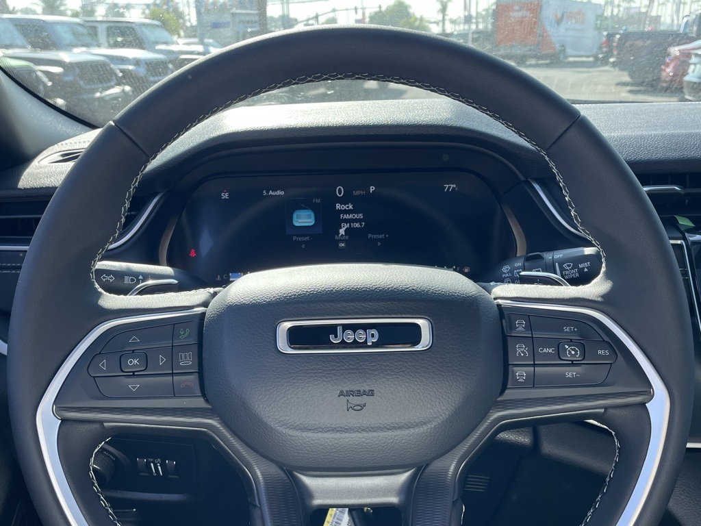 2025 Jeep Grand Cherokee Laredo X photo 24