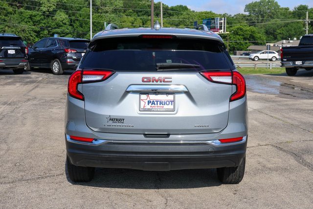 Used 2024 Sterling Metallic GMC SLT image 5