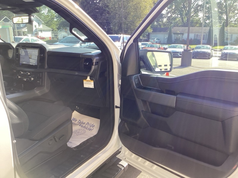 2025 Ford F-150 XLT photo 13