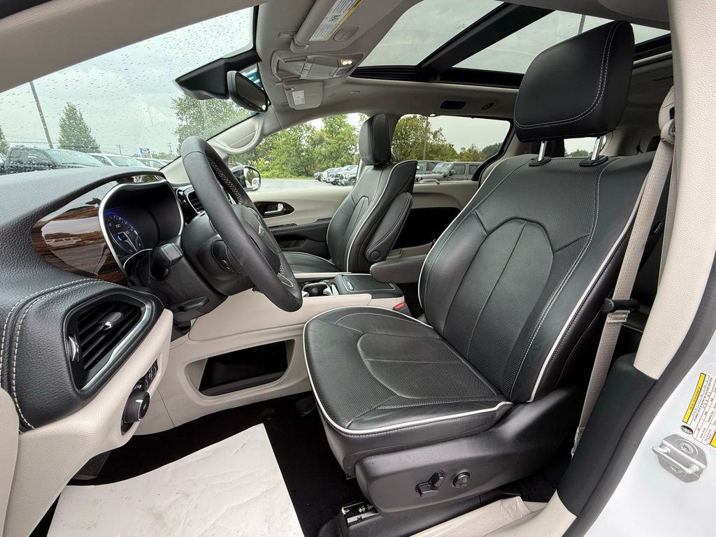2024 Chrysler Pacifica Limited photo 12