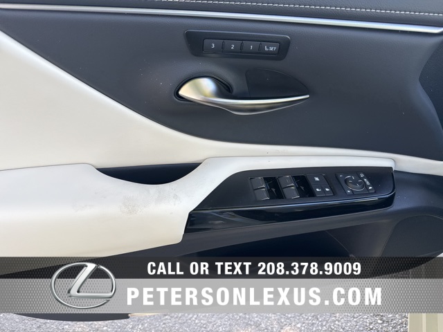 2025 Lexus ES 350 photo 17