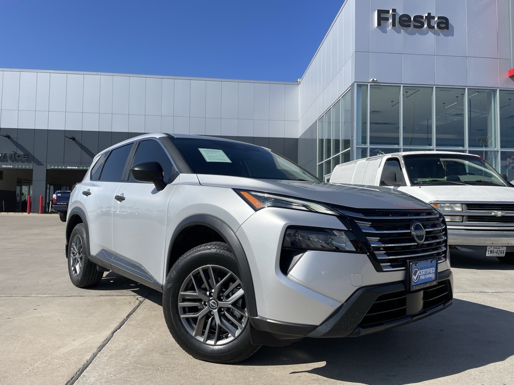 2024 Nissan Rogue S's photo