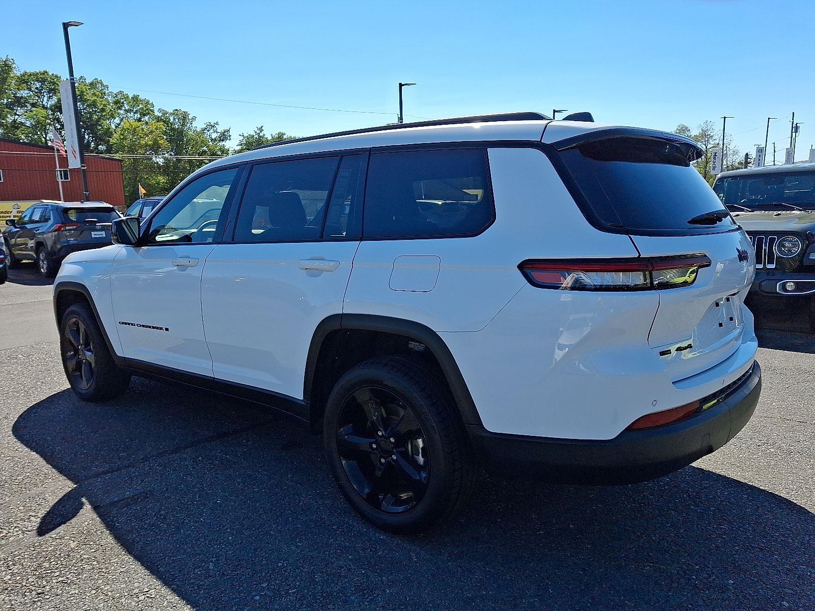 2023 Jeep Grand Cherokee Altitude photo 5