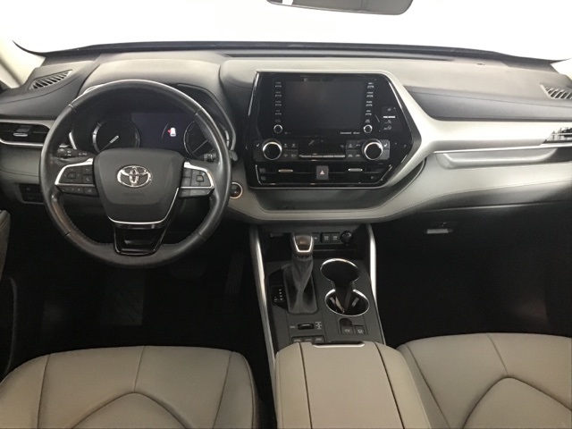 2021 Toyota Highlander XLE photo 13