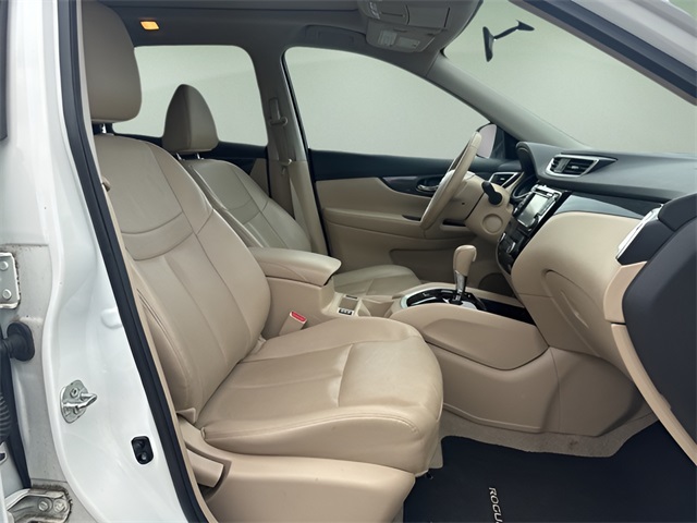2015 Nissan Rogue SL photo 17