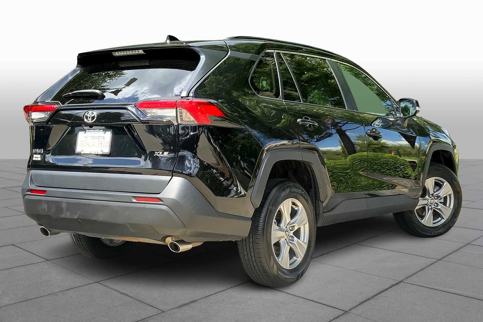 2023 Toyota RAV4 XLE photo 12
