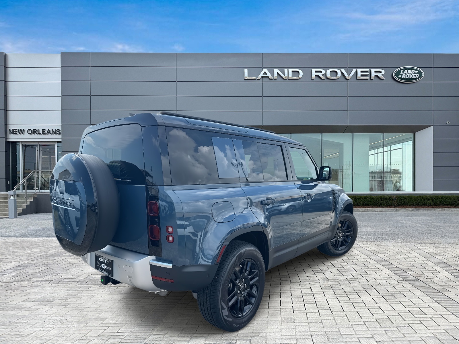 2025 Land Rover Defender 110 S photo 5