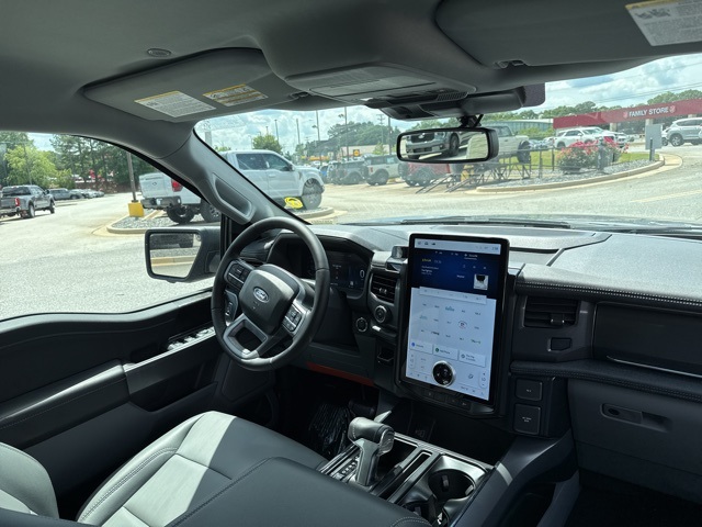 2025 Ford F-150 Lightning photo 17