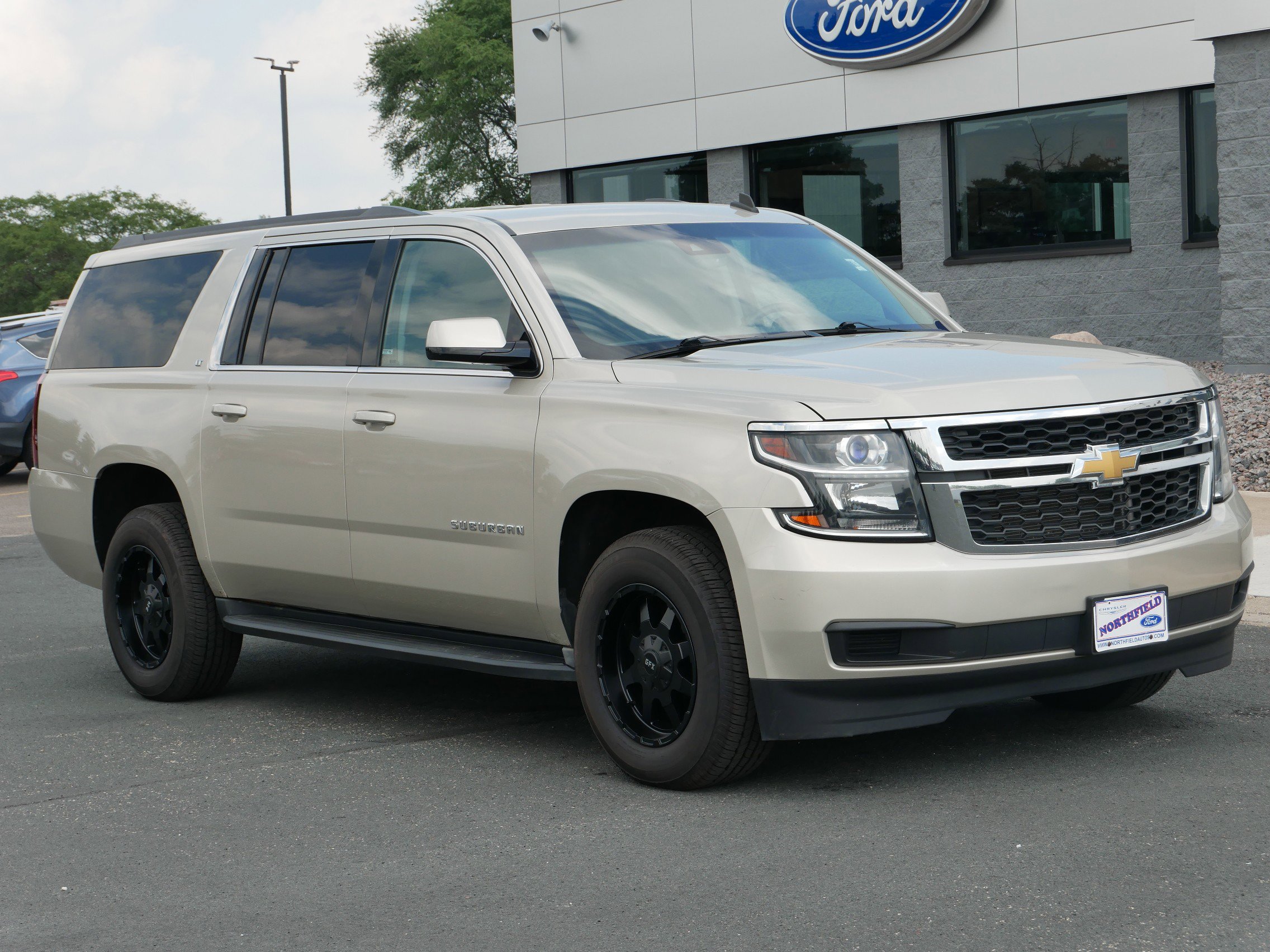 Used 2015 Chevrolet Suburban LT with VIN 1GNSKJKC9FR172619 for sale in Northfield, Minnesota