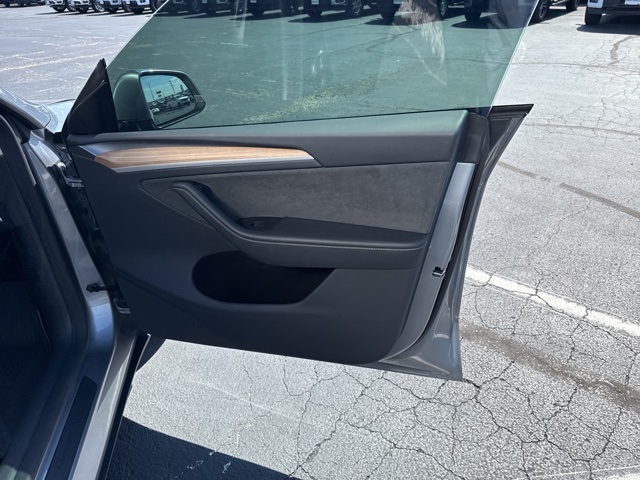 2024 Tesla Model Y Long Range photo 20